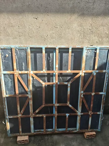 Janela de ferro com vidros 