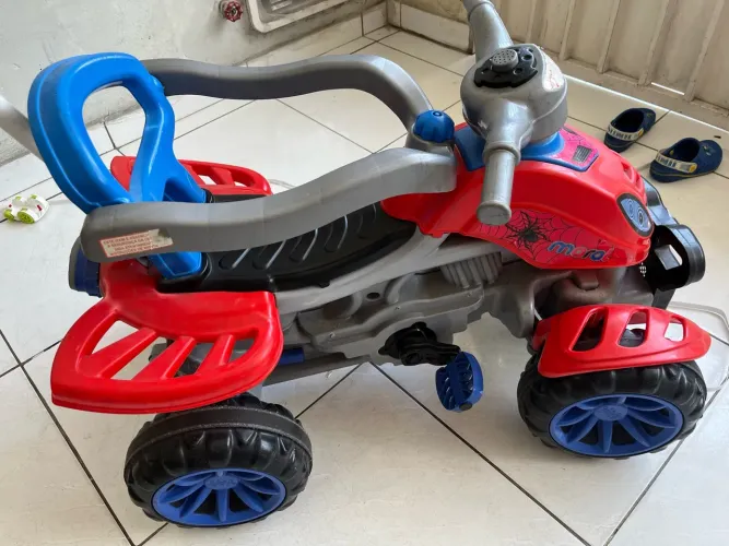 Motinha de empurrar infantil