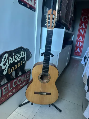 Violão Yamaha c40m nylon novo
