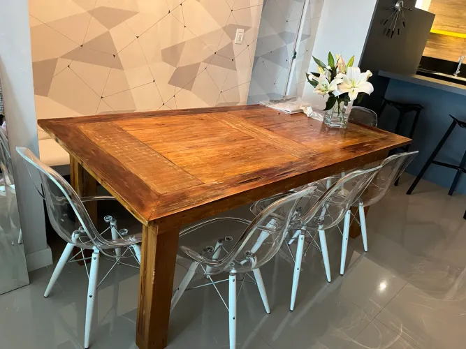 Mesa com 6 cadeiras