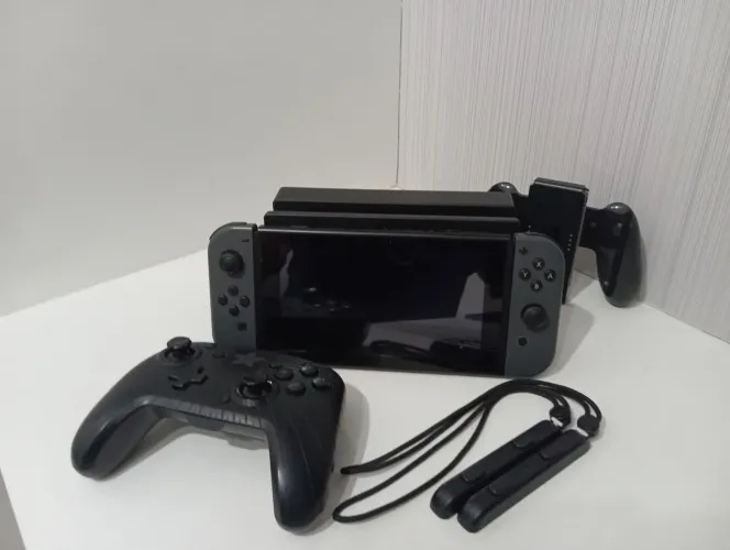 Nintendo Switch v2 Desbloqueado - Bom estado