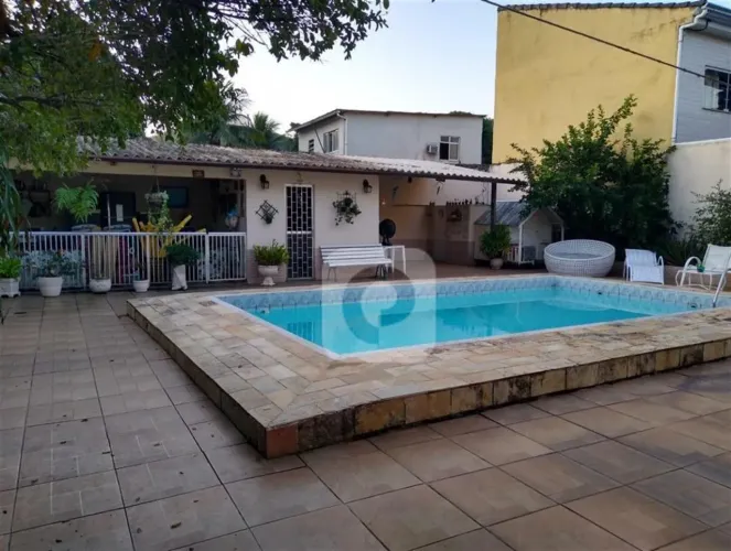 SELECIONE - Casa 3 quartos, sendo 1 suíte