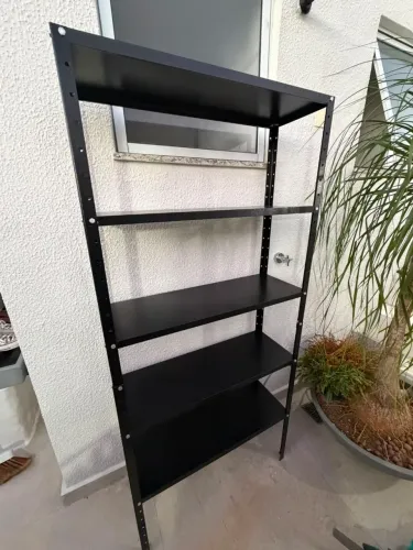 Estante de aço cor preta