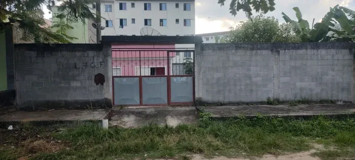 Terreno 12 x 30 com RGI todo murado em bloco de cimento.
