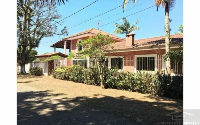 CHÁCARA COM PISCINA E SALÃO DE FESTA !!