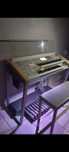 Órgão eletrônico Yamaha Stagea