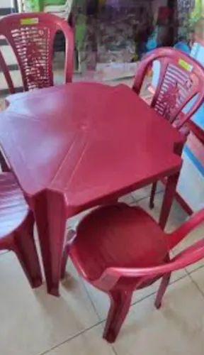 Conjunto de mesa com 4 cadeiras