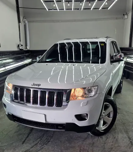 Jeep Grand Cherokee Limited 3.0 TB Dies. AUT 2013