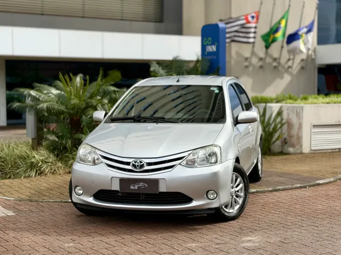 Toyota Etios XLS 1.5 Flex 16V 5P Mec. 2013