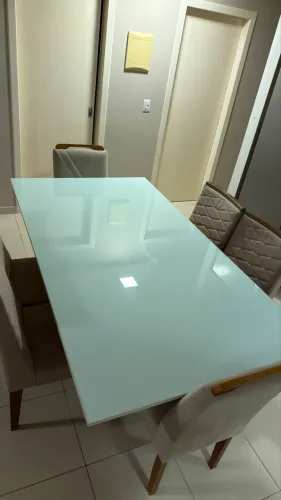 Mesa com 6 cadeiras