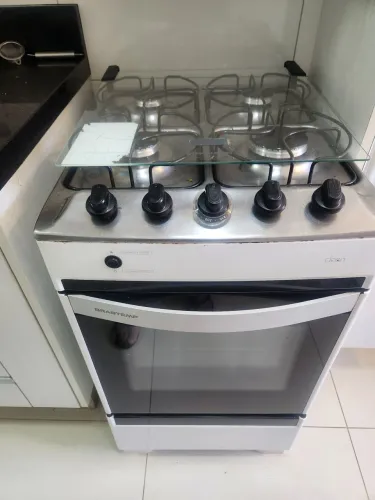 Vendo fogão Brastemp, 4 bocas, em excelente estado de conservação.