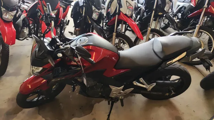 HONDA CB TWISTER 300F VERMELHA 2024 Shalon veículos Cariacica