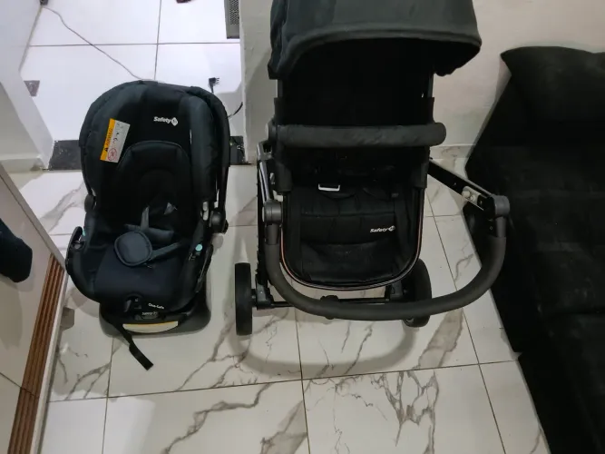 Carrinho de bebê completo com bebê conforto...