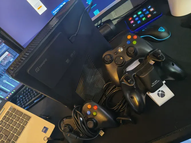 Xbox 360 S + 3 controles + HD (desbloqueado) + Kinect