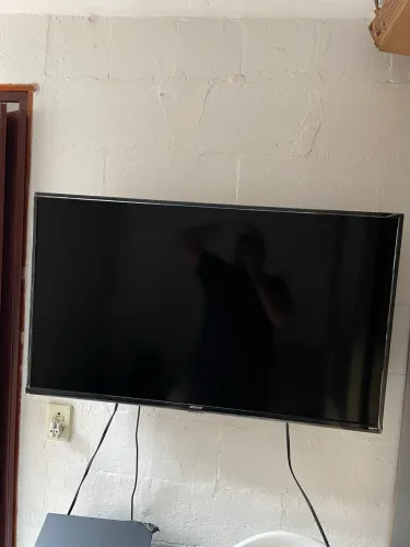 Smart TV 43 polegadas TCL/SEMP Roku p/ Peças ou Conserto