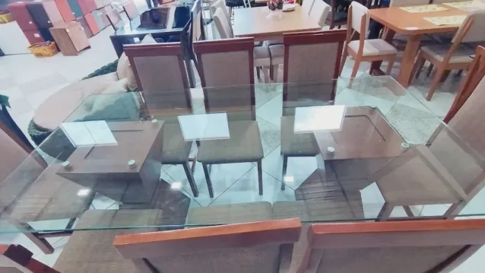mesa c/ 8 cadeiras e tampo de vidro 