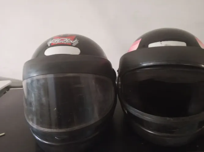 Tou vendo esses capacetes um ta semi nova *16