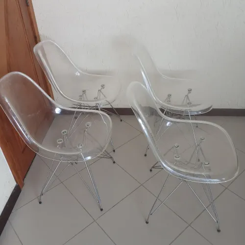 CADEIRAS DE ACRÍLICO BEM BONITAS 