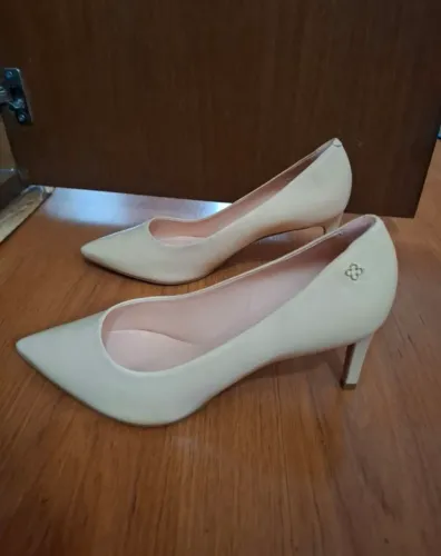 Scarpin capodarte bege tamanho 39