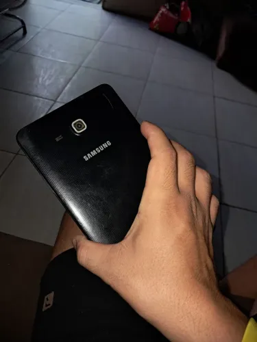 Tablet semi novo fuciona tudo normal 