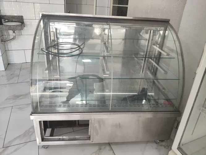 Balcão refrigerado para tortas ,doces,sucosbe refrigerantes