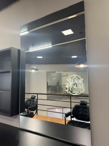 Espelho para salão de barbearia ou cabeleireiro
