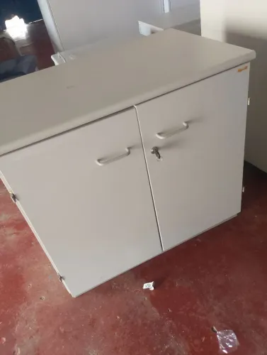 Armário baixo semi novo