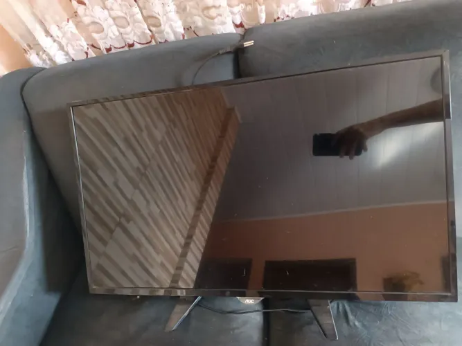 TV retirada de peças