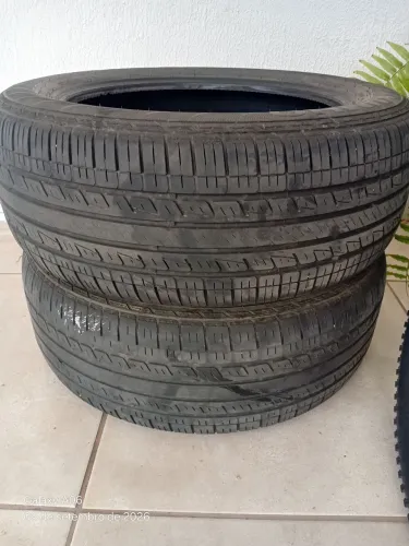 Vendo pneu 23555R18