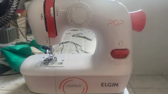Máquina de costura Elgin pop 