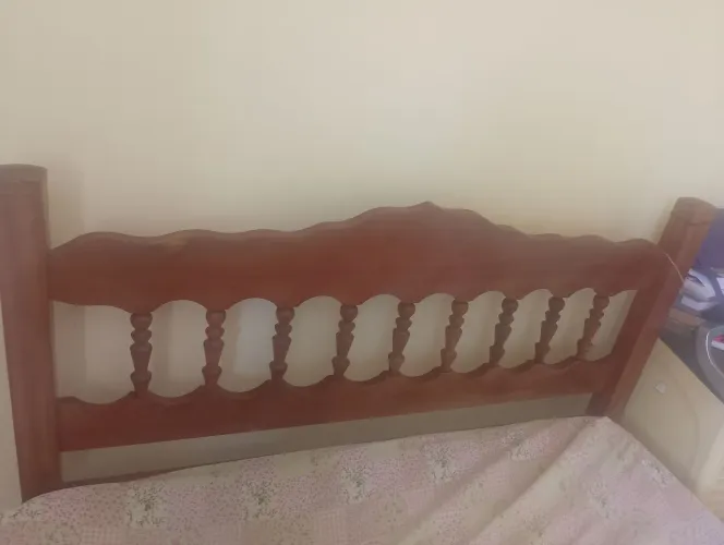 Cama casal  de madeira pura