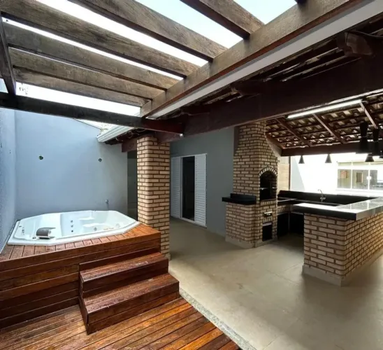 Casa à venda no Condomínio - Jardim Holanda em Uberlândia