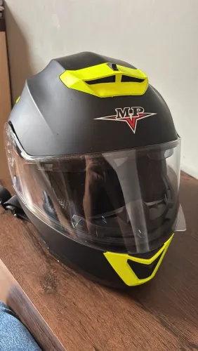 Capacete escamoteável com óculos de escuro. Nunca usado!