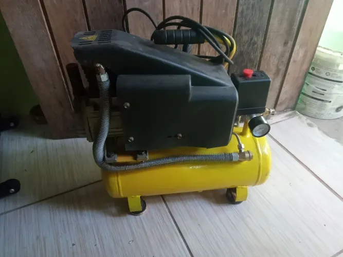 COMPRESSOR