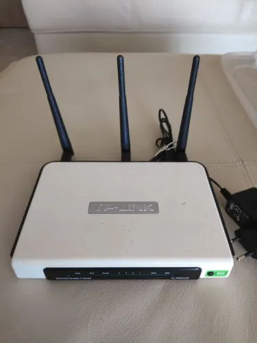 Roteador e repetidor internet TP Link 300mpb