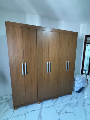 GUARDA-ROUPA 6 PORTAS QUATRO MESES DE USO