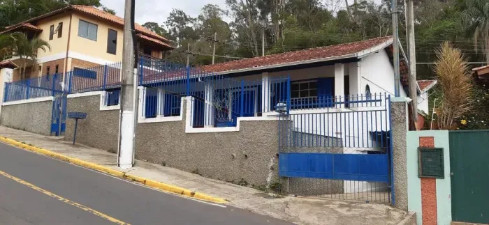 Imóvel para aluguel com 394 metros quadrados com 5 quartos em Santa Cruz - Valença - RJ