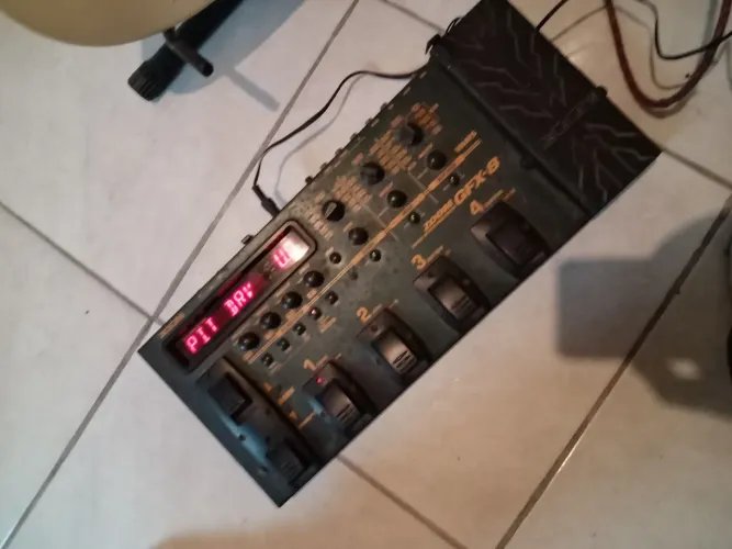 Pedaleira zoom gfx-8 