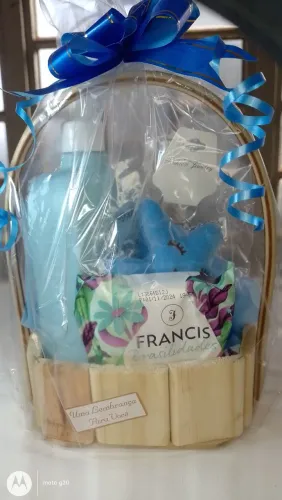 Cesta com produtos de higiene