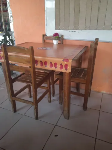 Mesas com 4 cadeiras