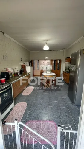 Vendo ou Alugo sobrado e ponto comercial em Suzano.