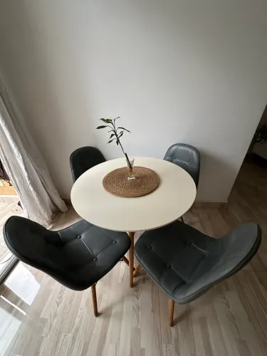 Kit mesa 80cm + 4 cadeiras