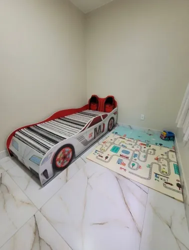 Vendo cama infantil com colchão solteiro