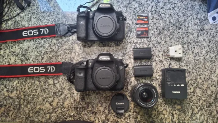 Kit Canon EOS 7D + EOS 7D + Lente 18-55 STM + Acessórios