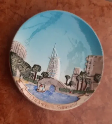 Souvenir de Dubai 20cm diâmetro prato decorativo de parede em porcelana