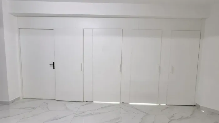 Provador de roupas mdf com 4 repartição e porta