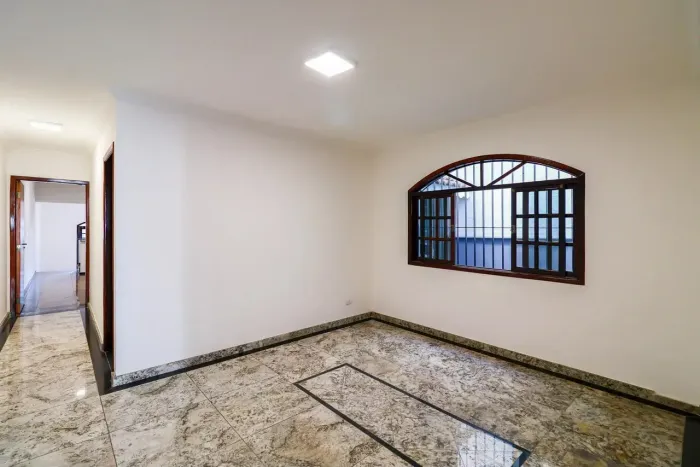 Casa Espaçosa à Venda no Jardim Pirajussara  269 m² com 4 Dorms