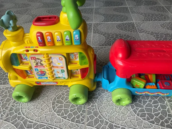 Andador Trem alfabeto creche