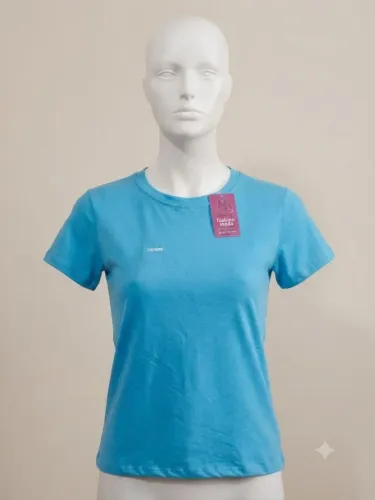 4 blusas na etiqueta 15 reais cada
