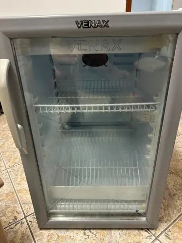 Frigobar Venax Porta de Vidro Praticamente Novo - Excelente Estado
